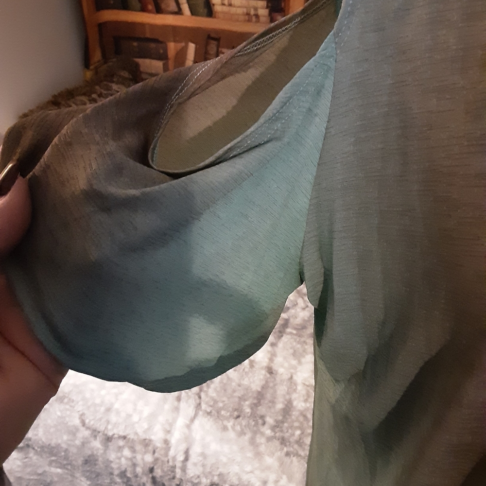 Cold shoulder top - Picture 2 of 3